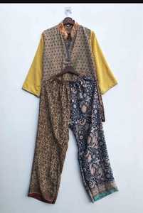 Ensemble de pyjama kimono en soie de luxe pour femmes, vêtements de nuit ethniques, vêtements de détente, ensemble kimono et pyjama de style sari en soie de qualité supérieure - Product Image 4