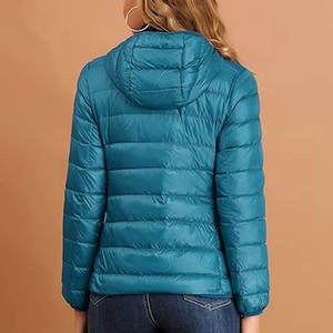 Veste matelassée pour femme sur mesure, vêtements d'extérieur pour temps froid, service de vente en gros et de fourniture en vrac - Product Image 3