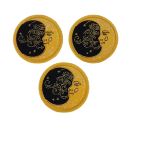 Parche de terciopelo bordado a mano con diseño de luna para sombreros - Product Image 1