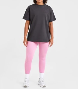 Camiseta Oversize para Mujer, Estilo Moderno, Diseñada para un Uso Cómodo y con Atractivo Estético - Product Image 3