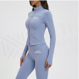 Ensemble de yoga 2 pièces North Approach, fermeture éclair intégrale sur le devant, noir uni, tissu respirant, vêtements de sport pour femmes - Product Image 3