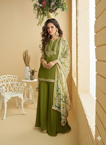 NOUVEAU LANCEMENT : Ensemble Salwar Kameez Moderne en Soie Chinon Froissée avec Broderie et Sequins, Toutes Saisons - Product Image 2
