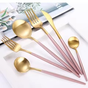 Ensemble de vaisselle de luxe en acier inoxydable pour hôtels, complexes hôteliers et cafés haut de gamme - Product Image 1