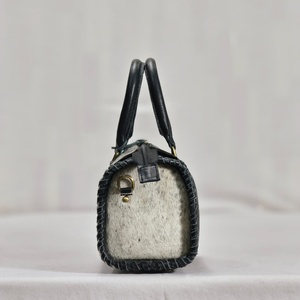 Bolsos de Hombro de Cuero Genuino con Diseño Floral en Relieve Turquesa Hechos a Mano por Diseñadores, Ligeros y de Alta Calidad - Product Image 3