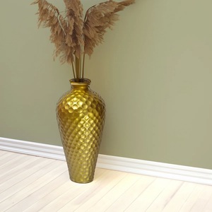 Vase décoratif de table en métal minimaliste personnalisable fait main, écologique, résistant à la rouille, porte-fleurs moderne pour la maison et le bureau - Product Image 1