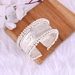 Bracelet ethnique orné de perles |   Bijoux indiens traditionnels en laiton plaqué argent - Product Image 3