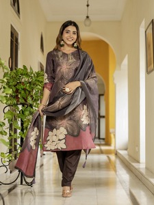 Costume en viscose imprimé numériquement avec travail manuel, prêt-à-porter, trois pièces, style ethnique, pour fêtes et mariages - Product Image 4