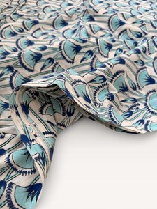 Tela de Algodón Estampada a Mano Azul, Textil con Estampado Floral Sanganeri por Metro, Tela 100% Algodón Indio para Confección de Vestidos - Product Image 1