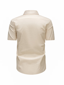 เสื้อเชิ้ตผู้ชายสีพื้น ผ้าคอตตอนป๊อปลิน แขนสั้น สไตล์ลำลอง ปกคอพับ มีกระเป๋า ทรงฤดูร้อน ระบายอากาศดี ติดกระดุมแถวเดียว น้ำหนัก 120 กรัม - Product Image 4