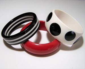 Bracelet en résine blanche à pois multicolores en acrylique pour femme, bijou de main, bracelet rond, motif géométrique, accessoire de costume - Product Image 3