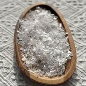 Flocons de PET recyclé transparents de qualité supérieure, issus de déchets de bouteilles, avec lavage à chaud, tri soigné, faible humidité et emballage fiable pour l'exportation - Product Image 1