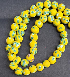 Cuentas de Vidrio Krobo Africanas Hechas a Mano |   Cuentas de Vidrio Reciclado Multicolores |   Venta al por Mayor de Cuentas Tribales de Ghana para la Fabricación de Joyería - Product Image 1
