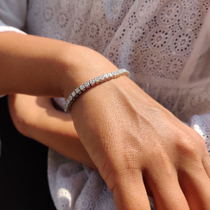 Bracelet tennis de luxe en moissanite, or blanc, coupe ronde, bracelet scintillant, élégant, bijou de poignet, cadeau pour femme - Product Image 3