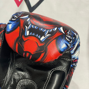 Guantes de Boxeo Muay Thai Twins, Diseño Nuevo, Completamente Estampados en Rojo, Guantes de Artes Marciales y Kickboxing de Cuero Genuino - Product Image 2