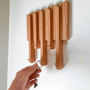 Porta llaves de madera con estante, moderno, para colgar en la pared, organizador creativo para el hogar - Product Image 1