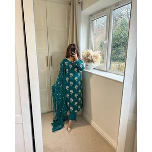 Ensembles pour femmes de créateur, haut long, pantalon, dupatta dans un style chic - Product Image 4