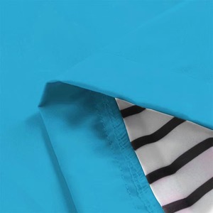 Chaqueta impermeable con capucha para mujer, color azul cielo, cortavientos para actividades al aire libre, con bolsillos con solapa, cierre de cremallera, ligera, impermeable. - Product Image 4