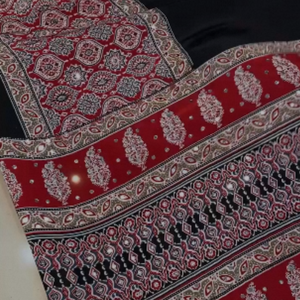 Sari de seda crepé suave estampado Ajarkh con trabajo de espejo auténtico y borlas, tela tejida ecológica de secado rápido, blusa estampada para mujer - Product Image 4