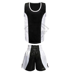 Débardeur sans manches en polyester noir uni pour hommes, idéal pour l'équipement de boxe, équipement de kick-boxing personnalisé, uniforme de boxe en gros - Product Image 1
