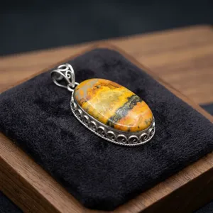 Cautivador colgante de plata de ley con jaspe abeja para el soñador de aventuras, engaste de bisel, solitario ovalado, unisex, clásico, para uso diario. - Product Image 4