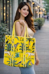 Bolso Tote Acolchado de Algodón con Estampado Floral para Mujer, con Logotipo Personalizado, Cierre Abierto, Lavable, para Verano, Invierno y Primavera, Venta al Por Mayor - Product Image 4