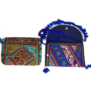 Bolso Bandolera Boho Chic Banjara, Bolso de Hombro de Tela de Algodón Hecho a Mano con Cierre de Cremallera y Decoración de Borlas Coloridas - Product Image 1