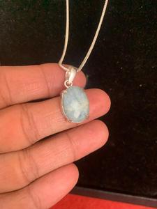 Collier élégant en argent avec pendentif ovale en pierre bleue de qualité AAA, idéal pour cadeau de fête, en aquamarine naturelle, vente en gros - Product Image 1