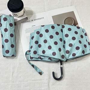 Paraguas Plegable Manual de Doble Uso para Mujer, Diseño Coreano, 8K 190T, Revestimiento Negro, Diseño de Puntos, Protección Solar, Ligero y Curvo - Product Image 3