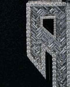 Pendentif Moissanite Personnalisé Sertie de Pierres, en Argent 925 Plaqué Or, Bijoux Hip Hop, Passe le Testeur de Diamant, Pendentif avec Logo Personnalisé - Product Image 3