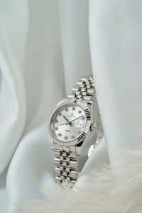 อเล็กซานเดอร์ เฟอร์รอส 8222S/02 นาฬิกาข้อมือสตรี ระบบควอตซ์คริสตัลแซฟไฟร์ หน้าปัด 31 มม. กันน้ำได้ 50 ม. นาฬิกาแฟชั่นสแตนเลสสตีล - Product Image 6
