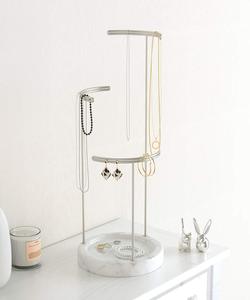 Expositor de Joyas de 3 Niveles, Organizador de Collares, Pulseras y Pendientes, Soporte de Metal para Exhibición de Joyas para Tocador, Dormitorio o Mesa de Maquillaje - Product Image 4