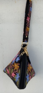 Cartera Bandolera de PU Bohemia con Bordado Floral de Alta Calidad, Porta Tarjetas con Cadena, Portátil - Product Image 2