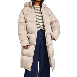 Veste matelassée pour femme de haute qualité OEM, capuche chaude, hiver, grande taille, fermeture éclair intégrale, veste à bulles d'extérieur, logo personnalisé, tissu en nylon, doudoune - Product Image 1