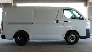 Nueva Camioneta Hi Ace 2025, Minibús con Techo Estándar, Motor Diésel 2.7L V4 RWD Euro 6, Transmisión Manual, 15 Asientos - Product Image 3