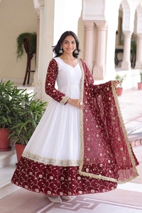 Robe de soirée en mousseline de soie brodée pour femme avec dupatta - Product Image 3