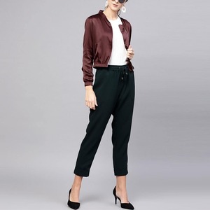 เสื้อแจ็คเก็ตวาร์ซิตี้ผู้หญิงทันสมัย ทนทาน ผลิตจากผ้าโพลีเอสเตอร์ผสมคอตตอน ดีไซน์แขนเสื้อตัดกันโดดเด่น ใส่ได้ทุกวัน ผลิตด้วยวิธีการทอผ้า - Product Image 6