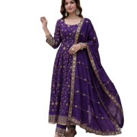 Ensemble prêt à expédier : Robe longue en soie Fandy brodée Zari, style ethnique indien, pour fêtes estivales, avec dupatta à bordure et pantalon élastique.