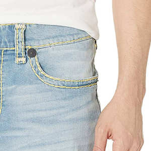 Shorts en jean bleu clair pour homme, taille mi-haute, décontractés, en coton délavé, style tendance, écologiques et confortables - Product Image 3