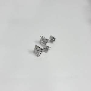 Pendientes de Oro de 14K con Doble Halo y Diamante Redondo Cultivado en Laboratorio - Product Image 1