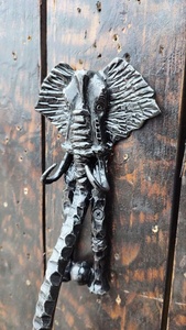 Poignée de porte carrée en fer forgé résistant à la rouille - Pièce décorative de style traditionnel avec finition thermolaquée - Product Image 2