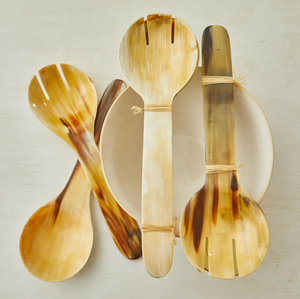 Ensemble de serveurs à salade en corne naturelle polie, faits à la main, avec élégantes cuillères en corne pour accessoires de table de souvenir - Product Image 2