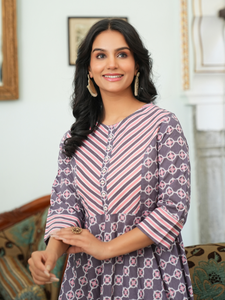 ชุดคุर्ตาอานาร์กาลีผ้าฝ้ายพิมพ์ลายดอกไม้สีชมพูทรงบาน ขายส่ง เสื้อผ้าพื้นเมืองแบบดั้งเดิม สวมใส่สบายๆ สำหรับงานเทศกาล เสื้อผ้าผู้หญิงสำหรับฤดูร้อน จัดส่งรวดเร็ว - Product Image 2