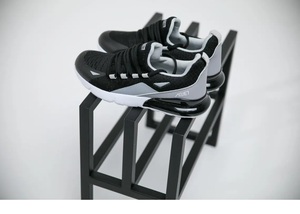 Zapatero Negro Moderno con Diseño de Triple Barra, Organizador Compacto que Ahorra Espacio, Estructura Resistente y Duradera, Solución Elegante para Almacenamiento en la Entrada - Product Image 2