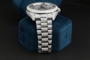 Reloj automático de diamantes más vendido para hombre con cristal de zafiro y visualización de fecha, ideal para la oficina, disponible para la venta. - Product Image 4