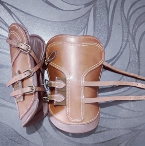 Botas protectoras de cuero con buje de caballo, con relleno suave - Product Image 5