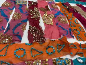 Rubans en soie de sari de qualité supérieure, 2 x 12 pouces, pour la couture, le quilting, l'embellissement, la fabrication de bijoux et les projets de bricolage. - Product Image 3