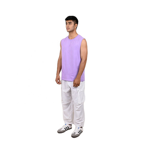 เสื้อกล้ามผู้ชายสีลาเวนเดอร์ ผ้าฝ้ายนุ่มสบาย เสื้อแขนกุดสำหรับฤดูร้อน สไตล์มินิมอลลำลอง สตรีทแวร์ รับผลิตแบบ OEM และสกรีนโลโก้ตามสั่ง - Product Image 4