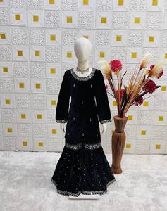 Ensemble Sharara en velours noir pour enfants avec broderie – Tenue ethnique pour filles pour les occasions spéciales - Product Image 4