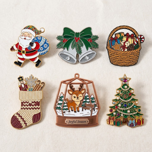 Regalo <span class=keywords><strong>de</strong></span> Navidad, Lindo Broche <span class=keywords><strong>de</strong></span> Santa Claus <span class=keywords><strong>de</strong></span> Dibujos Animados, Aleación <span class=keywords><strong>de</strong></span> Zinc, Impresión UV, Esmalte, Color Personalizado, para Ropa, Bolsos, Bufandas - Product Image 1