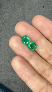 Paire de pierres précieuses en émeraude naturelle de mine zambienne de 3,85 carats, forme coussin, vert vif, pour boucles d'oreilles de luxe sur mesure - Product Image 4